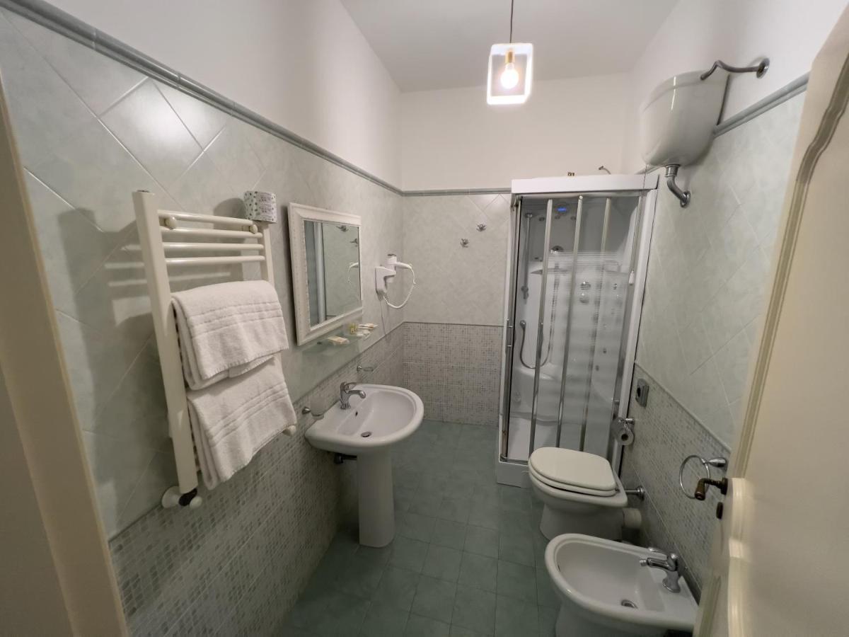 Hotel Borgo Di Ciaula Санта Флавия Екстериор снимка