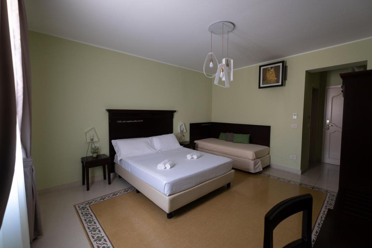Hotel Borgo Di Ciaula Санта Флавия Екстериор снимка