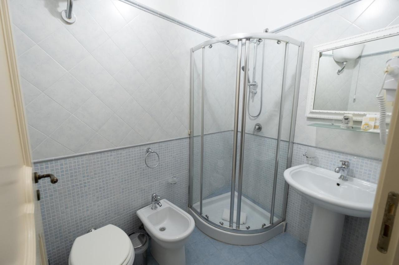 Hotel Borgo Di Ciaula Санта Флавия Екстериор снимка