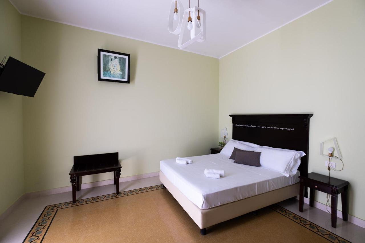Hotel Borgo Di Ciaula Санта Флавия Екстериор снимка