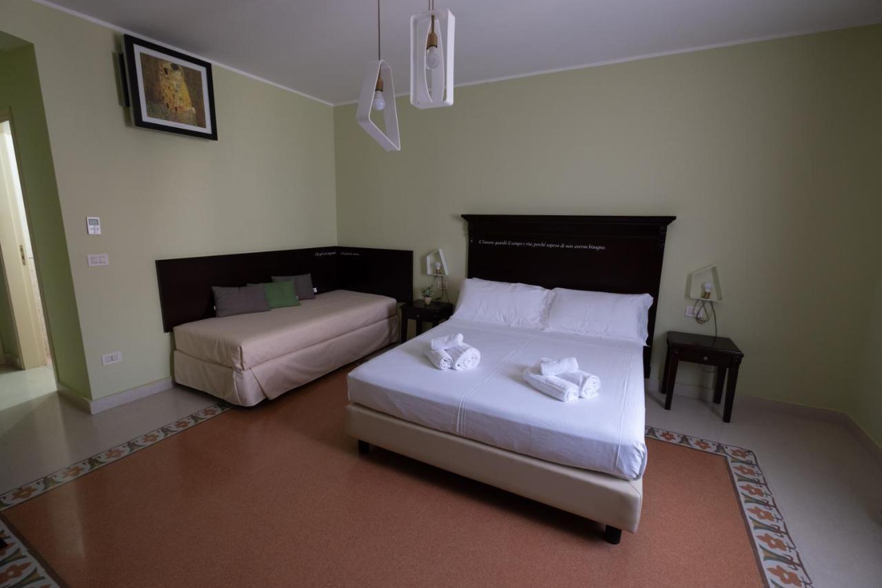 Hotel Borgo Di Ciaula Санта Флавия Екстериор снимка