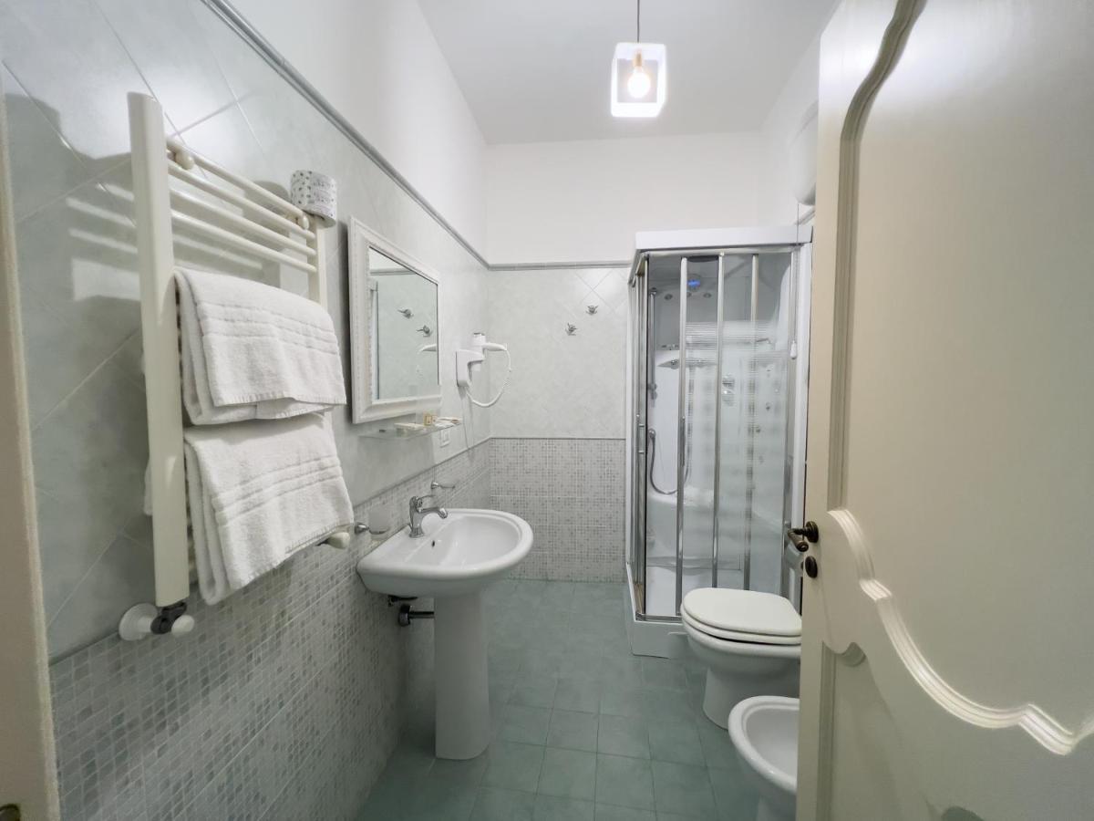 Hotel Borgo Di Ciaula Санта Флавия Екстериор снимка
