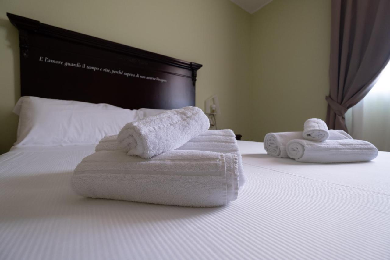 Hotel Borgo Di Ciaula Санта Флавия Екстериор снимка
