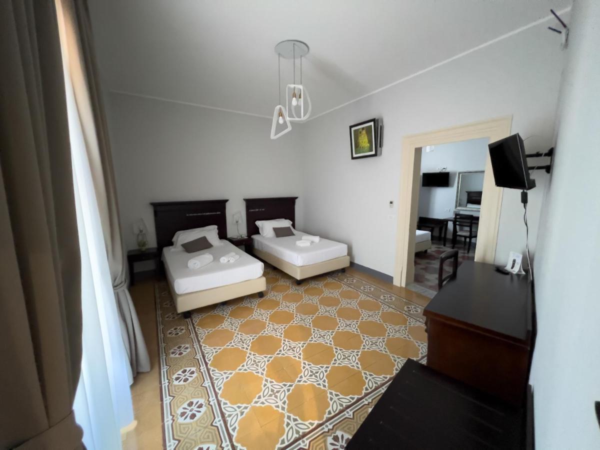 Hotel Borgo Di Ciaula Санта Флавия Екстериор снимка