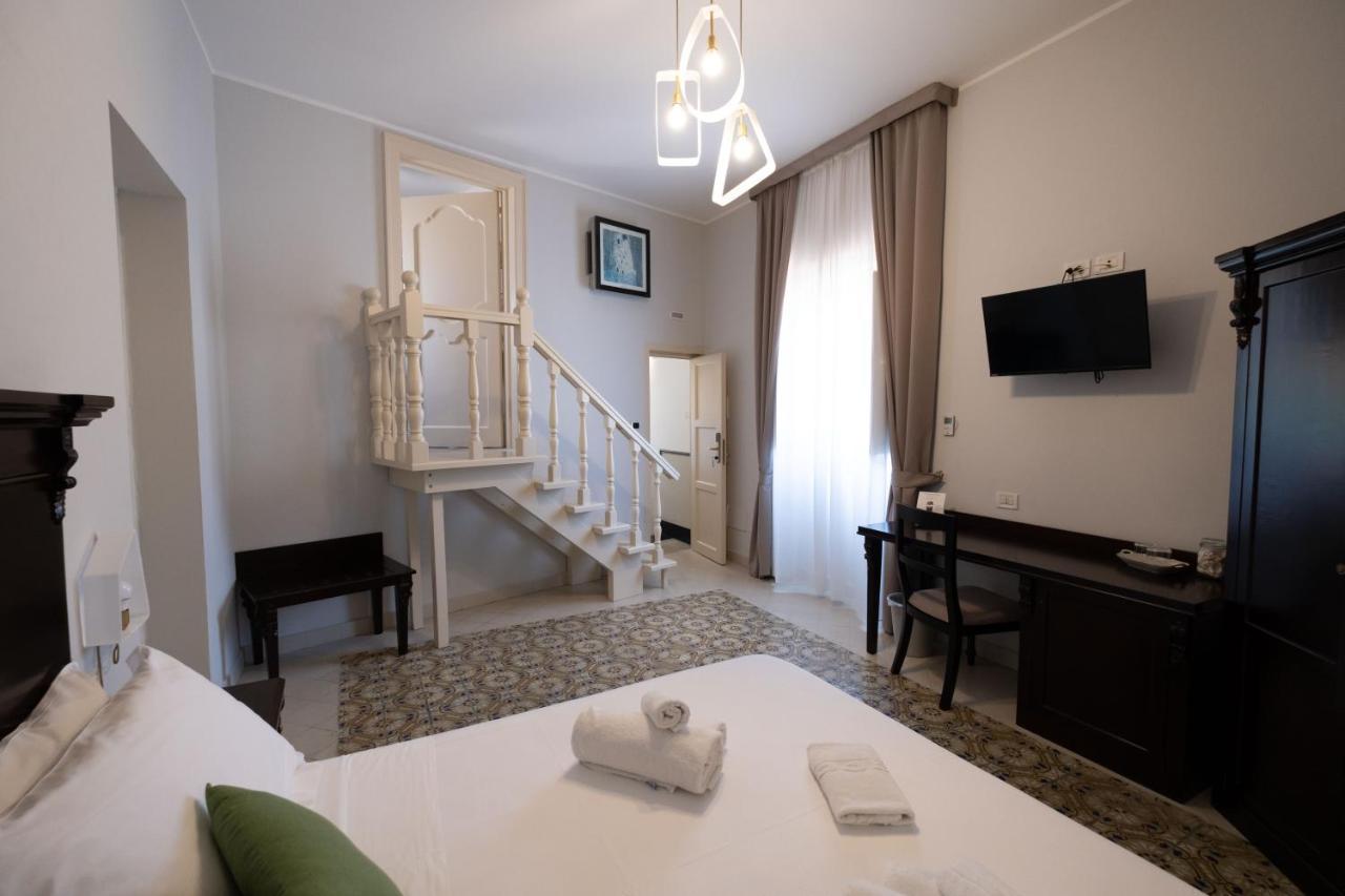 Hotel Borgo Di Ciaula Санта Флавия Екстериор снимка
