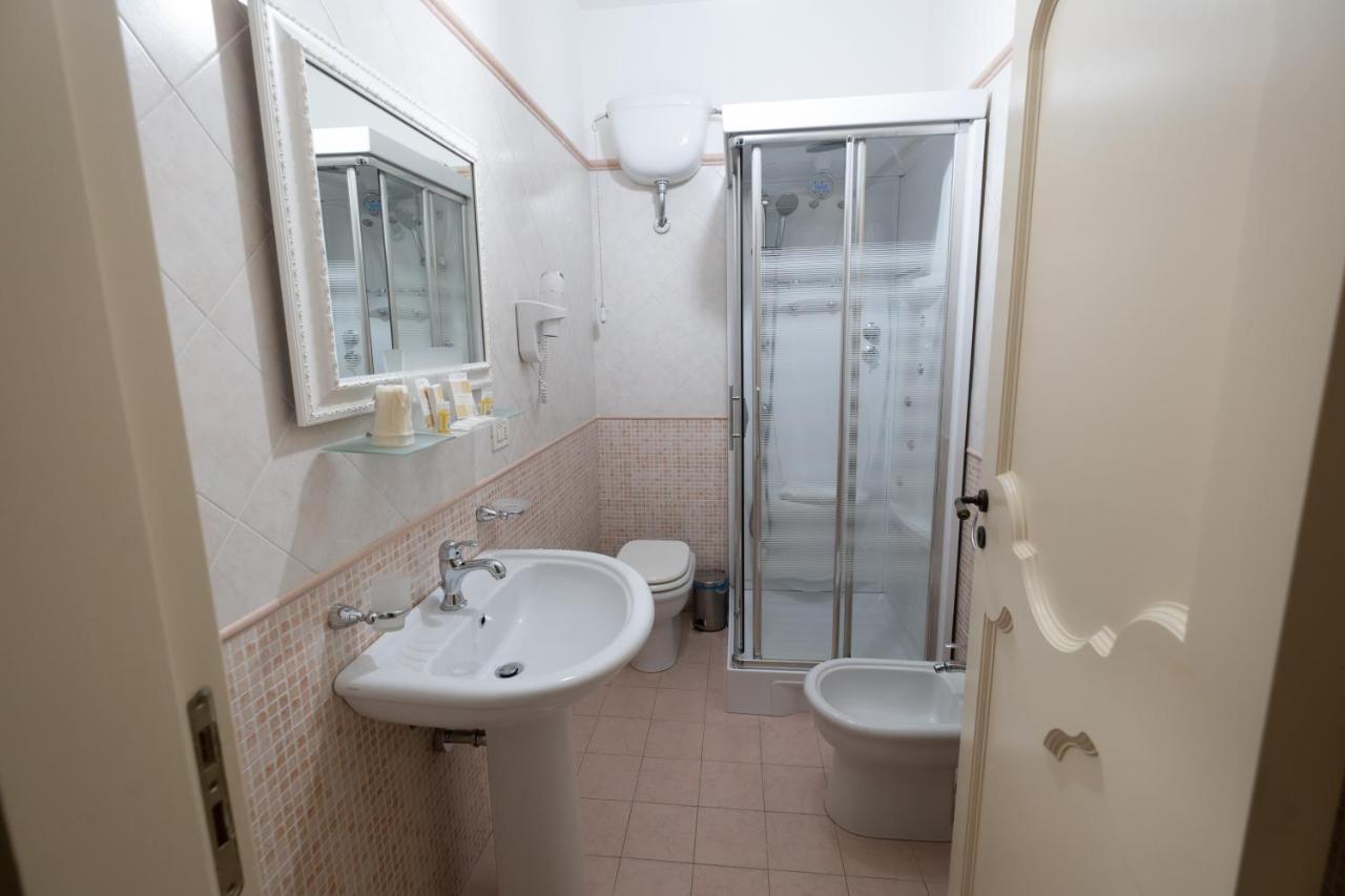 Hotel Borgo Di Ciaula Санта Флавия Екстериор снимка