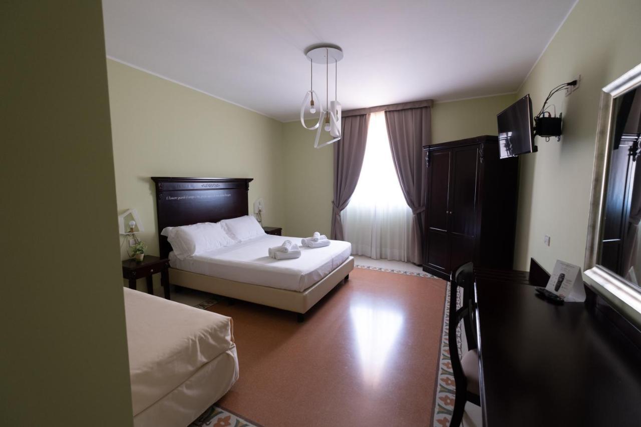 Hotel Borgo Di Ciaula Санта Флавия Екстериор снимка