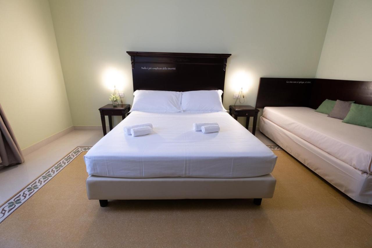 Hotel Borgo Di Ciaula Санта Флавия Екстериор снимка