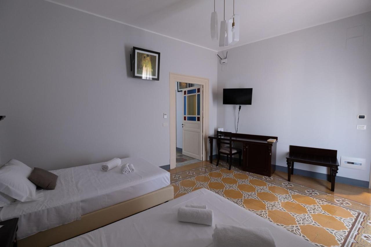 Hotel Borgo Di Ciaula Санта Флавия Екстериор снимка
