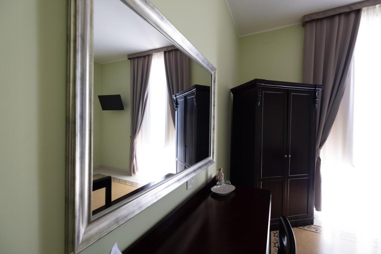 Hotel Borgo Di Ciaula Санта Флавия Екстериор снимка