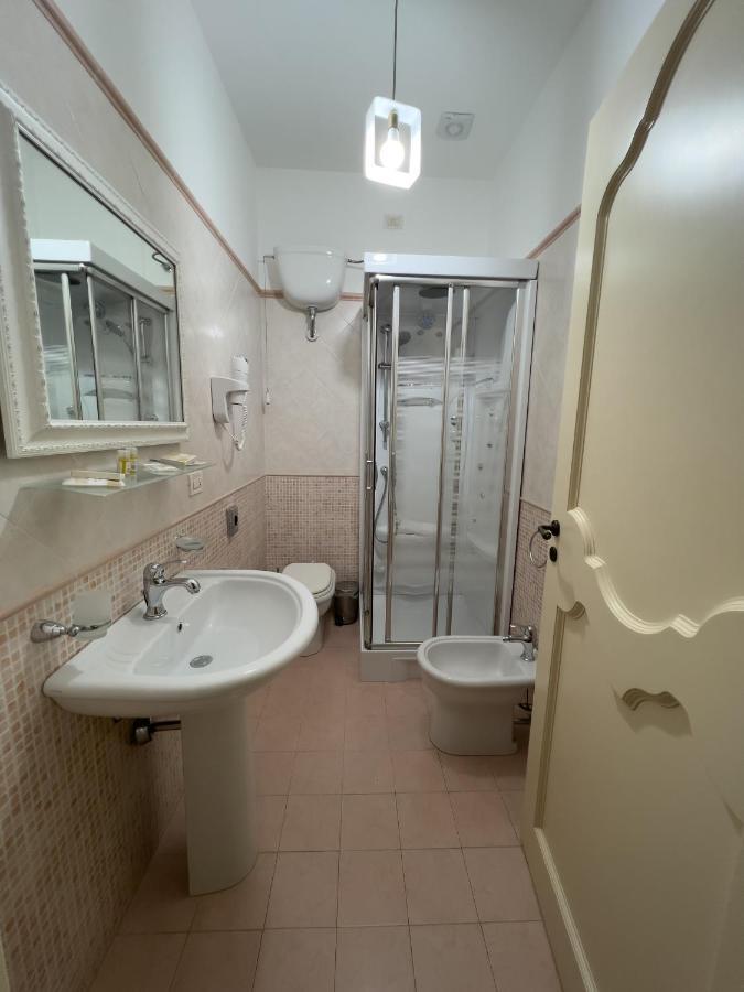 Hotel Borgo Di Ciaula Санта Флавия Екстериор снимка